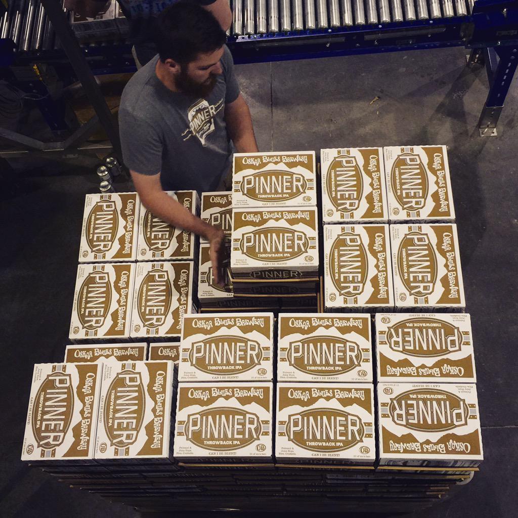 oskarblueswnc's tweet photo. #PinnerIPA 12-packs are here. It's a #stashbox full of #ThrowbackIPA. Throw a few back, still have some leftover. http://t.co/g5CupFyVoa