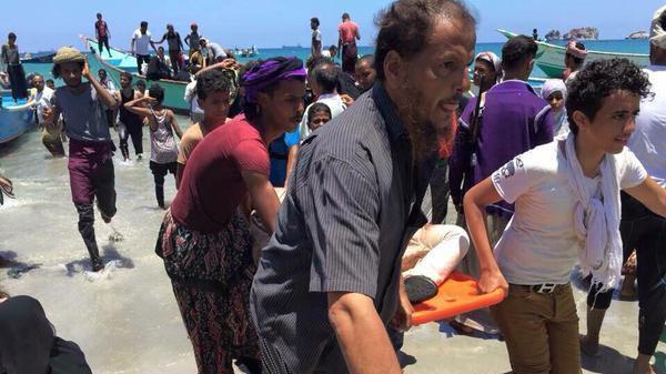 ميلشيات الحوثي تقصف قوارب بحرية تحمل مدنيين في #عدن والجثث بالعشرات معظمهم من النساء والأطفال

#مجزرة_التواهي 
#اليمن