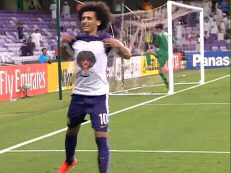 KomwNos's tweet photo. شكرا #عموري على قبول الهدية. مبروكين الفوز 💜 شكرا جمهور #العين شكرا @safee3inawe شكرا للامة #العيناوية http://t.co/fZ5Amna91r
