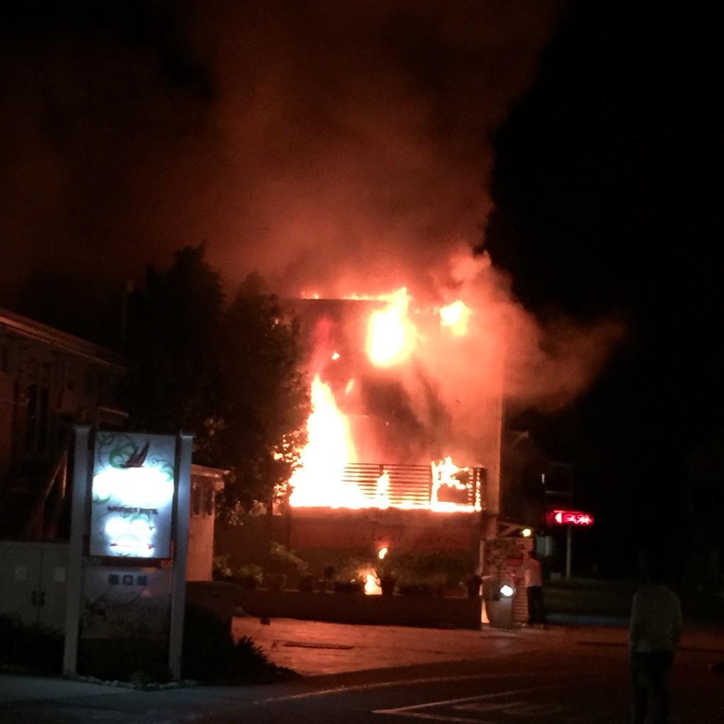 HEART IS BROKEN "Fire on Thesen Island #Knysna above Ile de Pain running away - terrible terrible ”