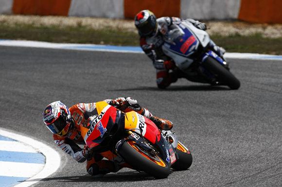 bgmotogp's tweet photo. #OnThisDay in 2012 Casey Stoner won the #MotoGP race at Estoril from Jorge Lorenzo, Dani Pedrosa. #PortugueseGP #CS27 http://t.co/aR4GQpaxVm