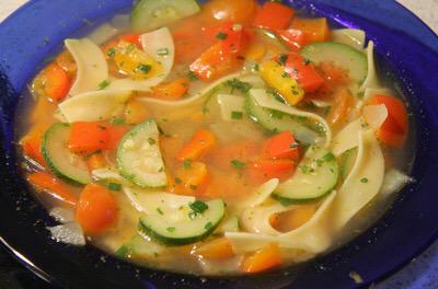 ombio_de's tweet photo. @ombio_de #rezeptidee #gemüsenudelsuppe #Bio #suppe #ombio #veroline http://t.co/P9E2rdTrac