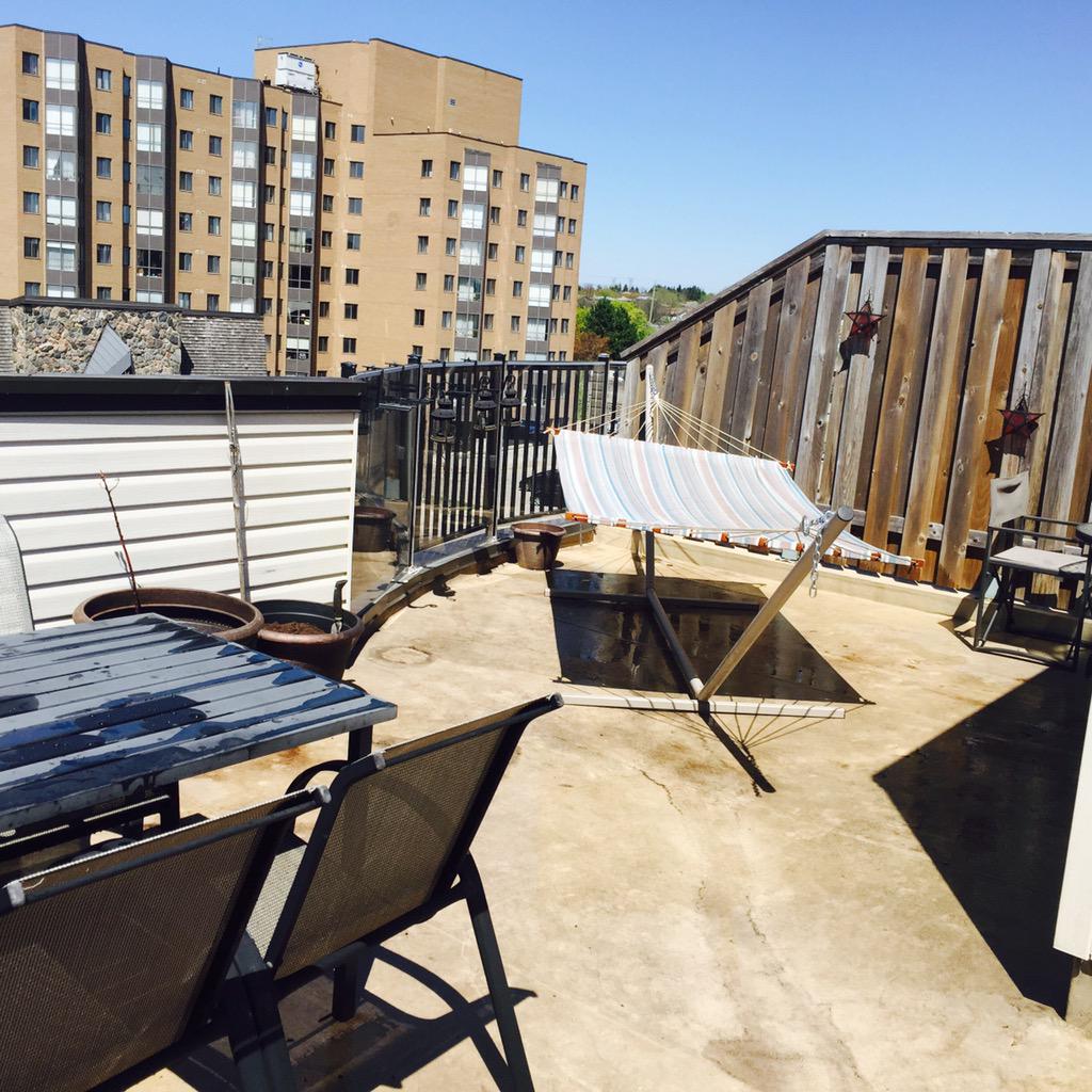 heidimazelow's tweet photo. The roof is officially open for the summer! #patio #bbqs #caesars #beer http://t.co/eY78o3hcw4
