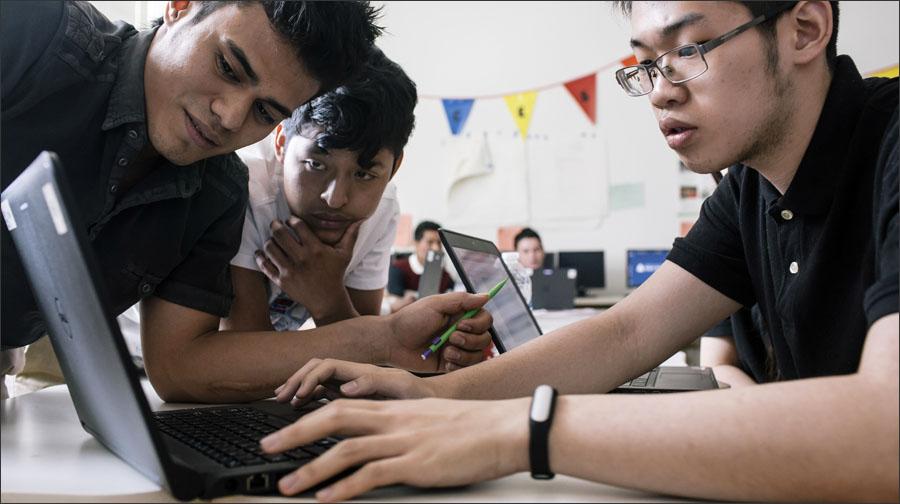educationweek's tweet photo. Some schools help undocumented youths get a foothold in language and culture: http://t.co/pEXbqE7koO http://t.co/FMzERxg6G6