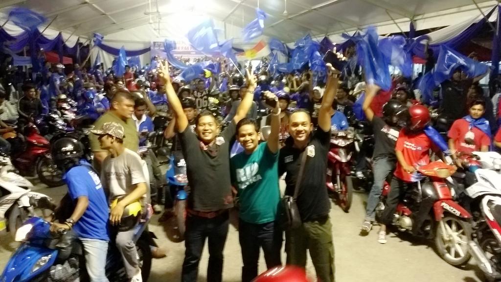 brozam's tweet photo. Are u redyyy..#PRKPermatangPauh #PRK044 jom tolak PKR @Armand_PJU @REZQEENHILL @DrNovandri @NajibRazak @PDRMsia http://t.co/uTZHaZ65fX