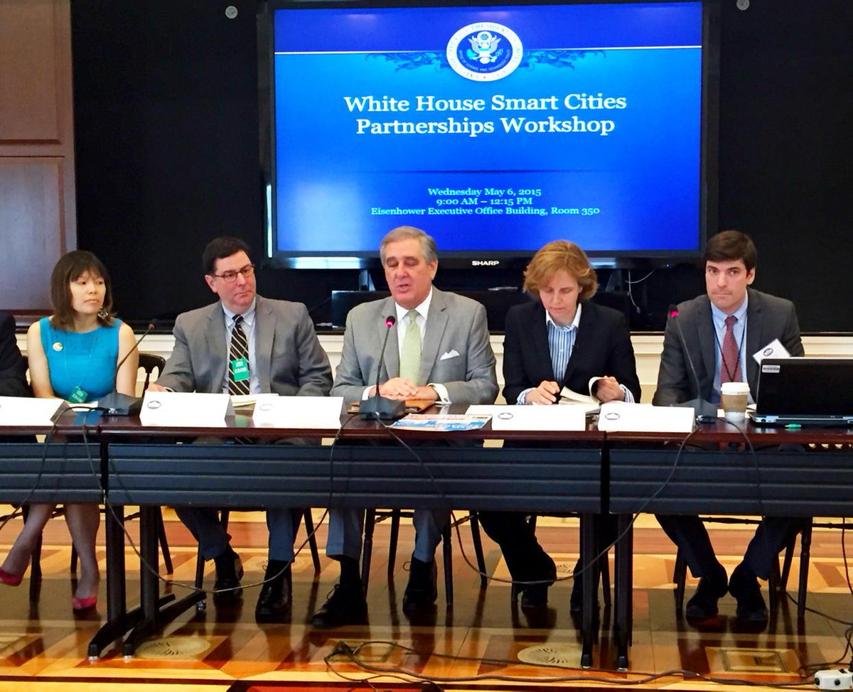 spencercronk's tweet photo. Talking city/univ collaboration opportunities @WhiteHouseostp - lots of great ideas! cc: @UMNews @CityMinneapolis http://t.co/OdGPcHgiUn