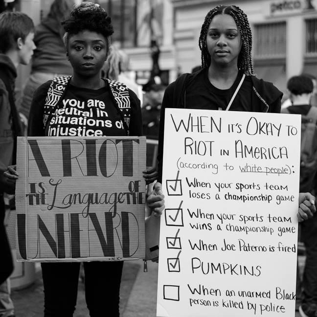 3ChicsPolitico's tweet photo. When it's okay to riot in America...#BaltimoreUprising #FreddieGray http://t.co/r9nPubKkSQ