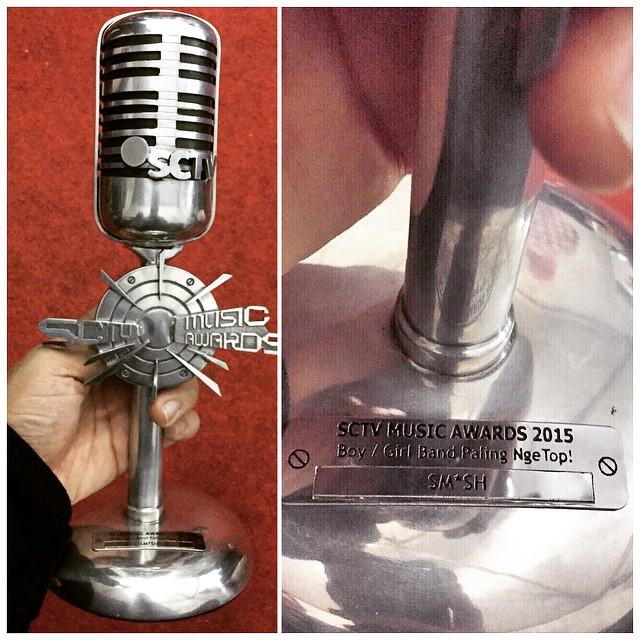 kingdom_SB's tweet photo. KADO TERINDAH, SANGAT TERINDAH. NGGAK NYANGKA BANGET #SMASHBawaPialaSMA2015 😘😍 http://t.co/uWII5x6LOs