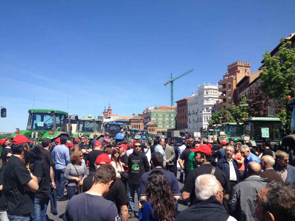 Ciudad_Teruel's tweet photo. El Partido Aragonés siempre con los #agricultores de #Teruel http://t.co/G2zrP9WsjM