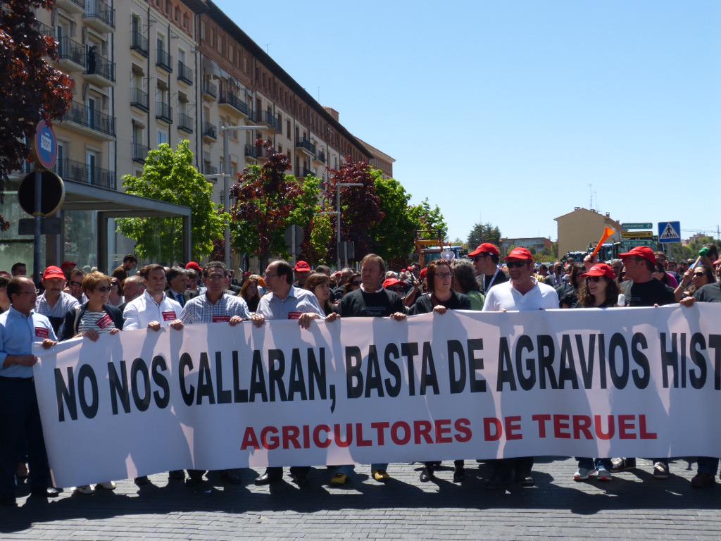 Ciudad_Teruel's tweet photo. El Partido Aragonés siempre con los #agricultores de #Teruel http://t.co/G2zrP9WsjM