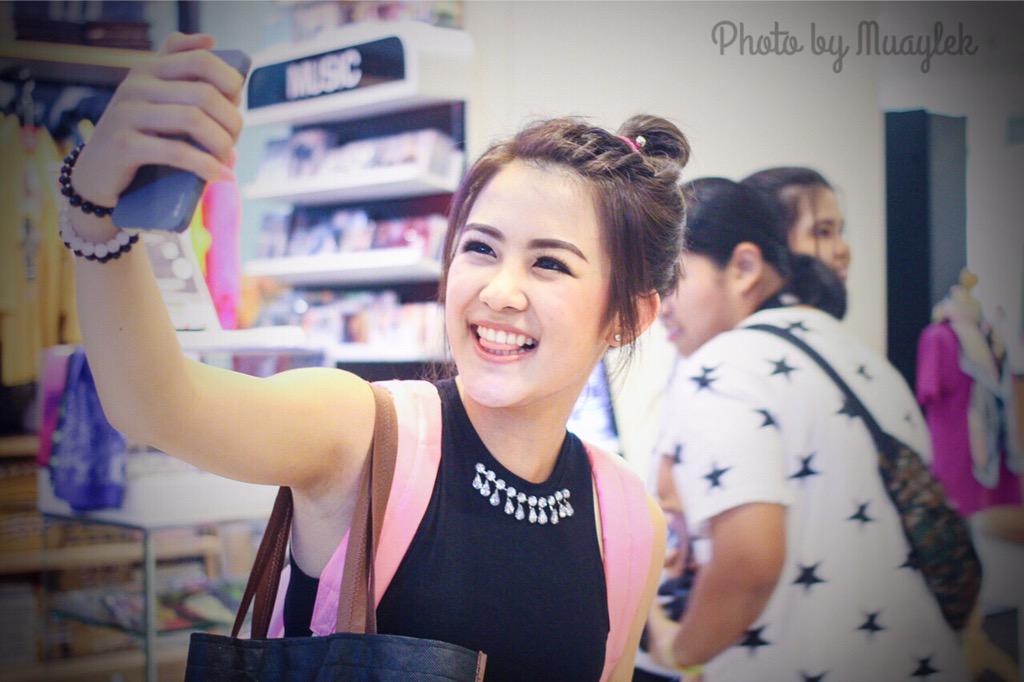 popcon_p's tweet photo. คิดถึงหมูจัง ><  หมูน่ารักมากกกก ><' @grace_kwl http://t.co/FuwlDoC3M7
