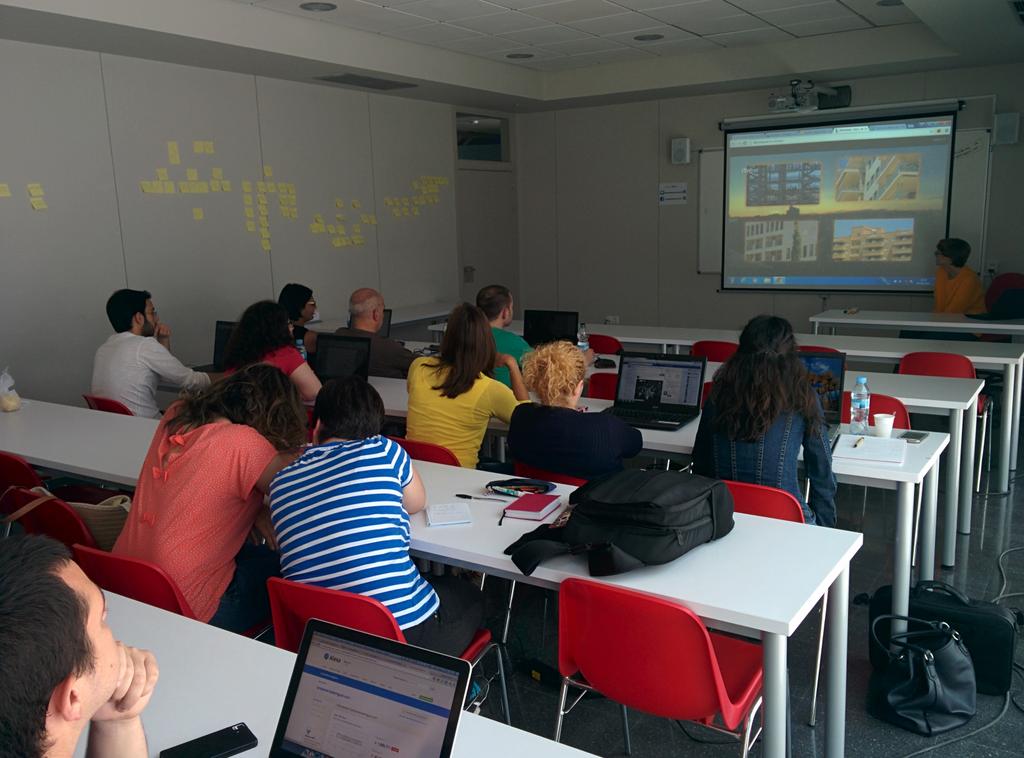 flxarias's tweet photo. Crear una ficción para contar una realidad. @miriamhernanz juega con #Montelab, docugame del @lab_rtvees, en @mipumh http://t.co/LOc3bXvrVe