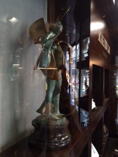 BoncompagniVe's tweet photo. Venere con violino
#venicebiennale2015 #art #jewellery #BiennaleArte2015 #Venezia #artist #sculpture http://t.co/cmkXF0Di9u