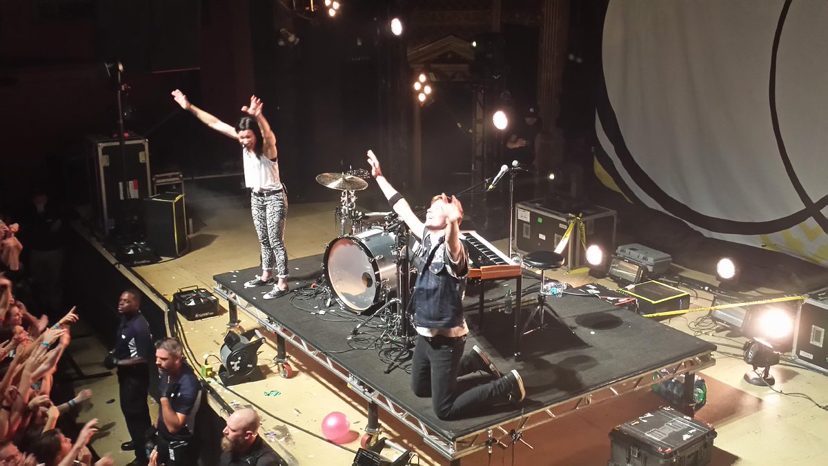 shutterbug711's tweet photo. @mattandkim rocked the fuck out of Denver last night!!! http://t.co/2wEtAeOXj9