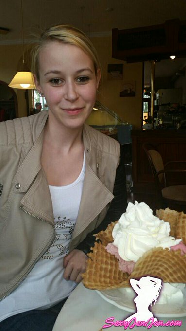 Gerade mit meiner Freundin Eis essen :) Was macht ihr so? http://t.co/ZyvvBBf4Gu<a href="/tag/model"class="tags"><span>#model</span></a><a href="/tag/cute"class="tags"><span>#cute</span></a><a href="/tag/sweet"class="tags"><span>#sweet</span></a><a href="/tag/blond"class="tags"><span>#blond</span></a><a href="/tag/sexy"class="tags"><span>#sexy</span></a><a href="/tag/teen"class="tags"><span>#teen</span></a><a href="/tag/webcamgirl"class="tags"><span>#webcamgirl</span></a>