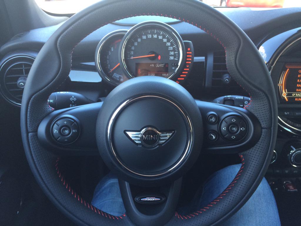 Potverdikkie wat een mooie auto! <a href="/fotyawards/">FOTY Awards</a> <a href="/MINI_NL/">MINI Nederland</a>