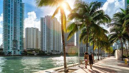 SchwartzMedia's tweet photo. Sun, surf & stock tips: #hedgefunds eye #Miami's "New Manhattan" http://t.co/9Lm69f4cxT @downtownMIA @ldelevingne http://t.co/h5BD3EwNkr