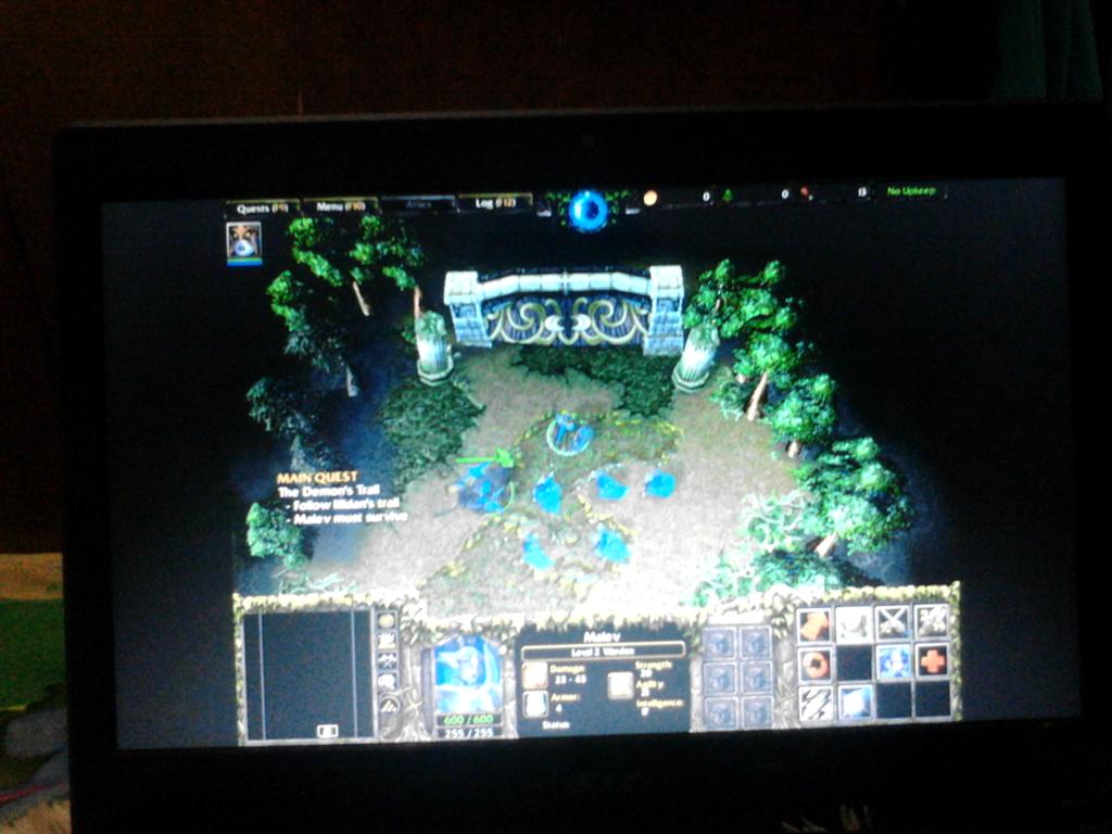 melati_i's tweet photo. Playing war craft 3 http://t.co/p4c4G0vBKr
