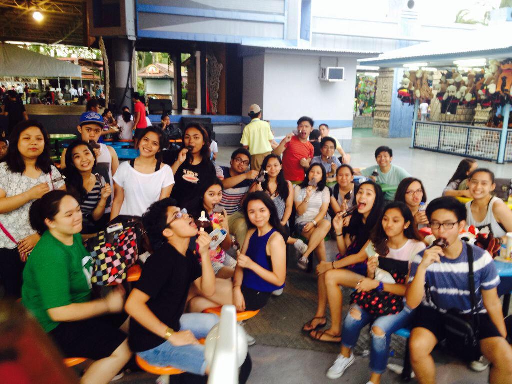 bambipingul's tweet photo. #3EK i love you friends u da best 😭😭😭❤️ http://t.co/d5K5oSuZ0b