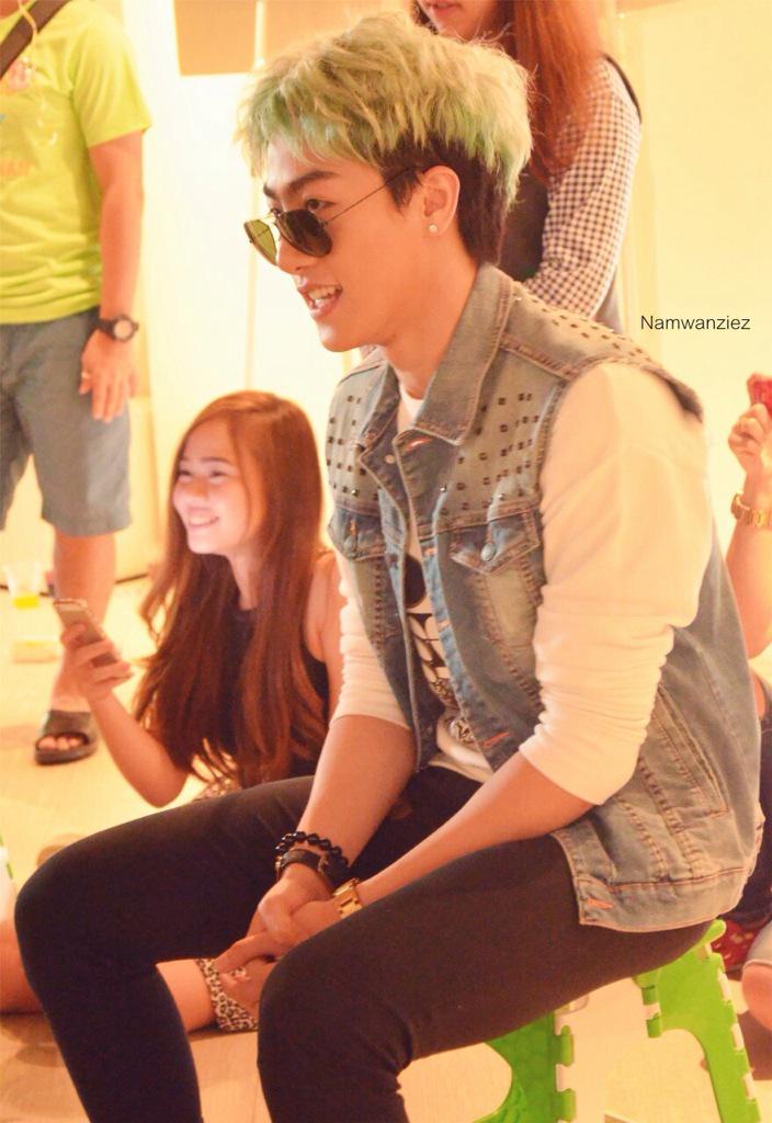 namwanziez's tweet photo. จากยืนดู ตอนนี้นั่งดูแหละ @cdkantee #ToLoveIsToGive http://t.co/xYsrR501pE