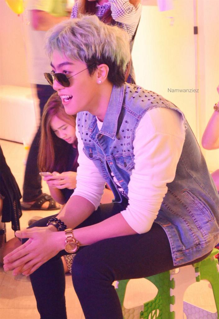 namwanziez's tweet photo. จากยืนดู ตอนนี้นั่งดูแหละ @cdkantee #ToLoveIsToGive http://t.co/xYsrR501pE