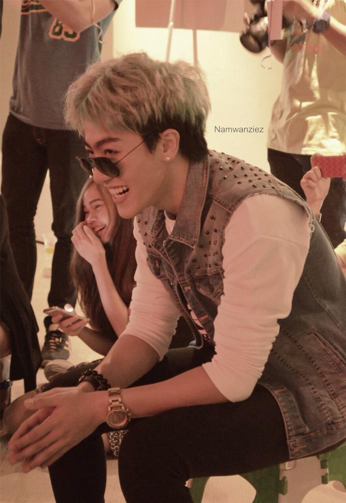 namwanziez's tweet photo. จากยืนดู ตอนนี้นั่งดูแหละ @cdkantee #ToLoveIsToGive http://t.co/xYsrR501pE