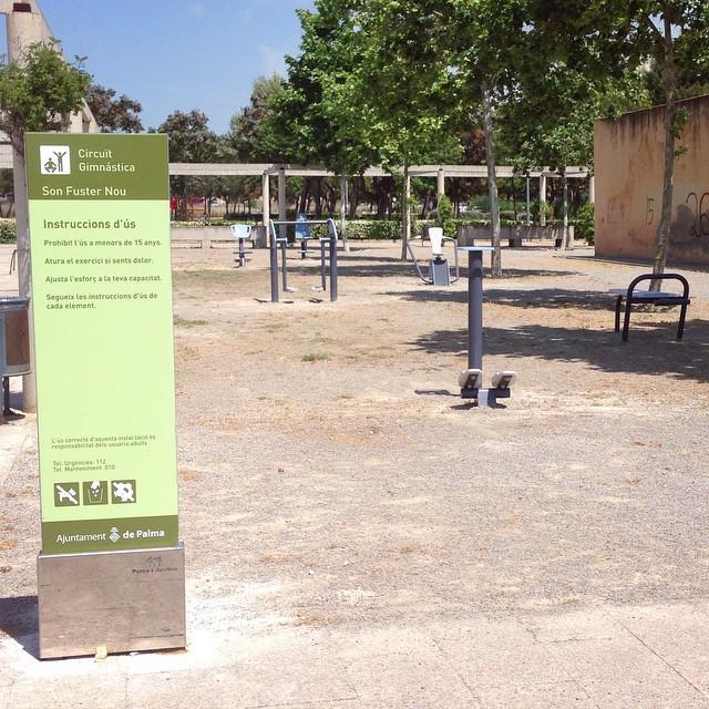 mallorcatestim's tweet photo. ¡Nos han puesto un gimnasio en el parque! #quexulo #operacionbiquini #Palma #Mallorca http://t.co/jQ49V3dWNV