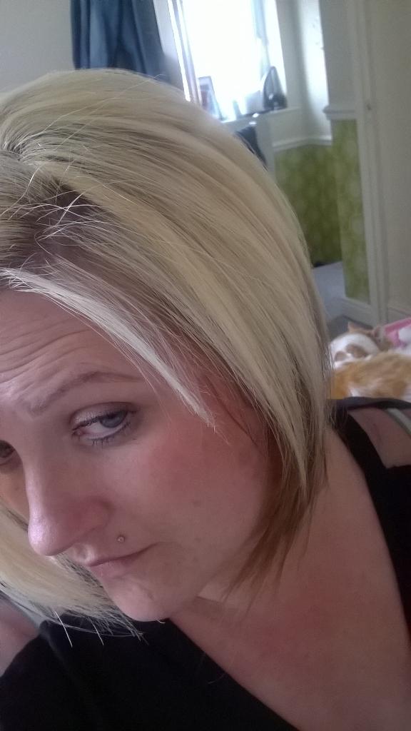 Mancgal's tweet photo. New haircut #blonde #newhair #haircut http://t.co/XW7un5C4vx