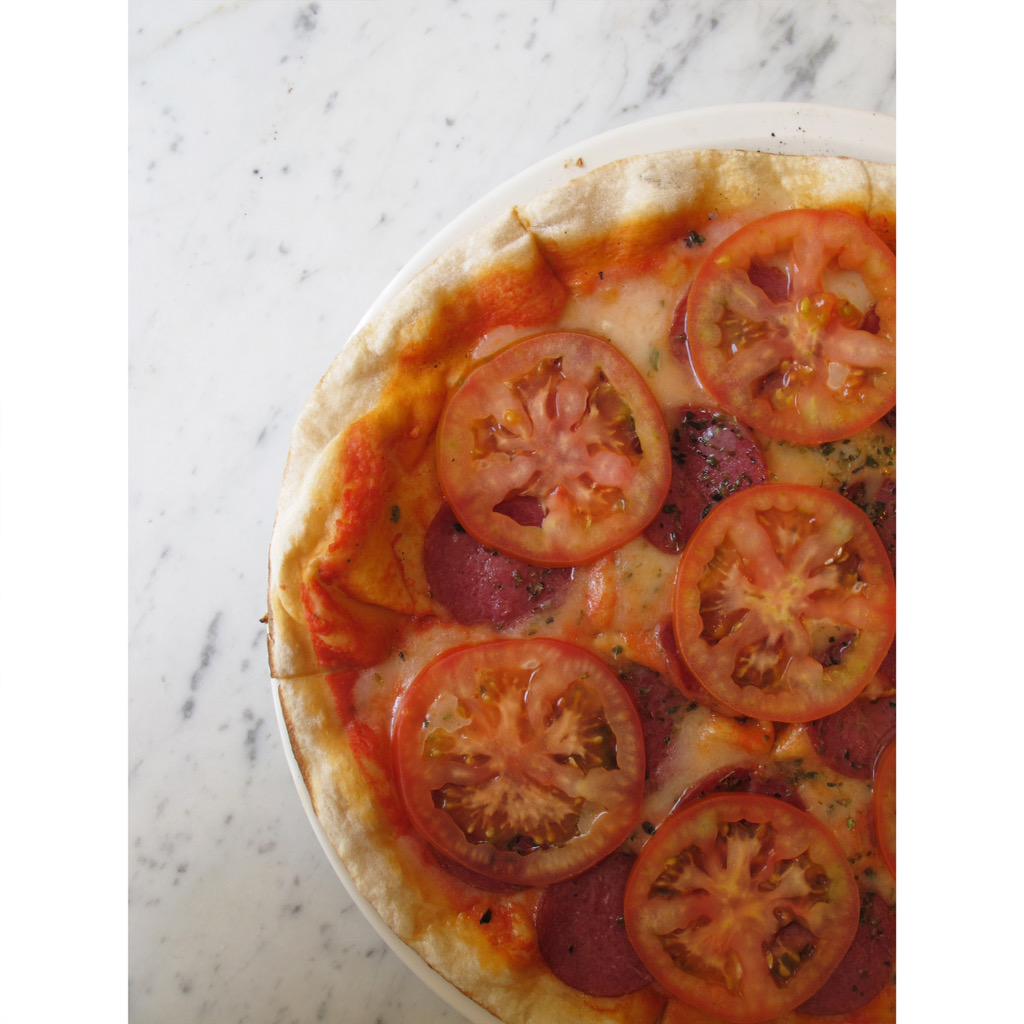 santapizza's tweet photo. Mitad de semana, ¡no queda nada! #Santomomento http://t.co/cRhbV5Du9Z