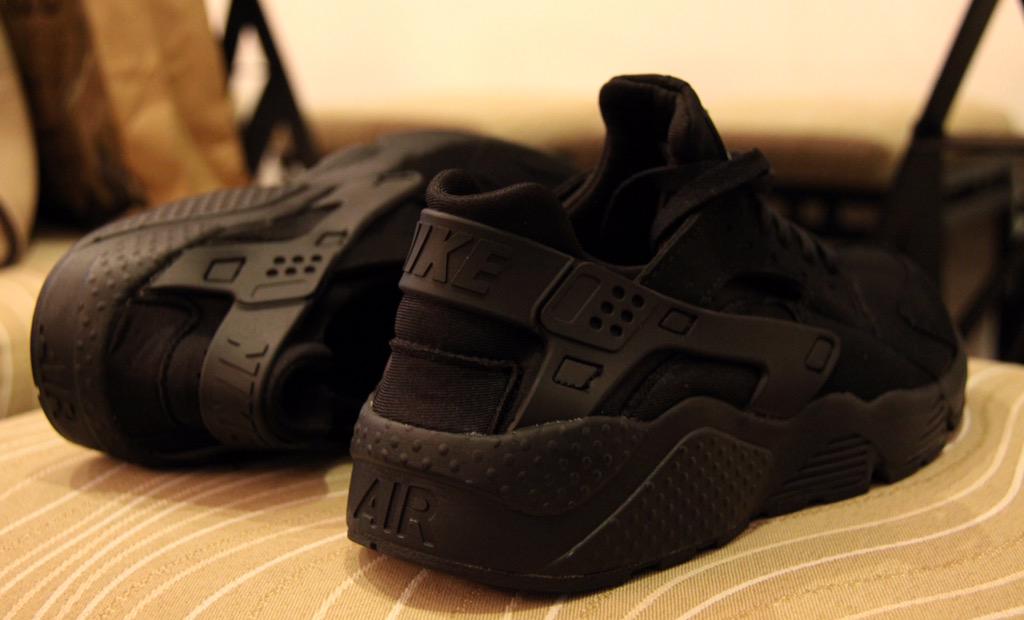 got a pair of Huarache Triple Black from @SndyShoesID with a very good deal and services 👍🏻