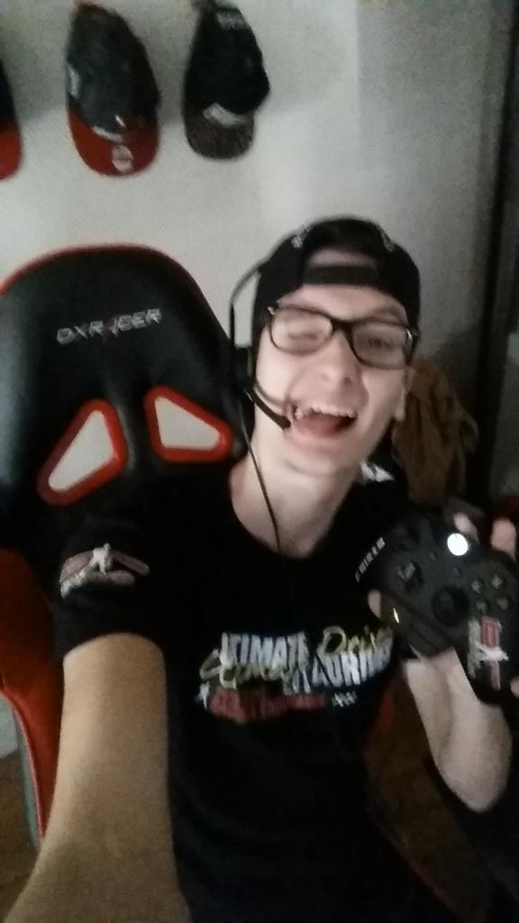 Asix_13's tweet photo. Thx so much @BAM_eSport_Off et notre sponsor UltimateDriver! 😈😈#DxRacer #readyforpcars #BeUltimate #HeReWeRace http://t.co/k0a8jaU6vC