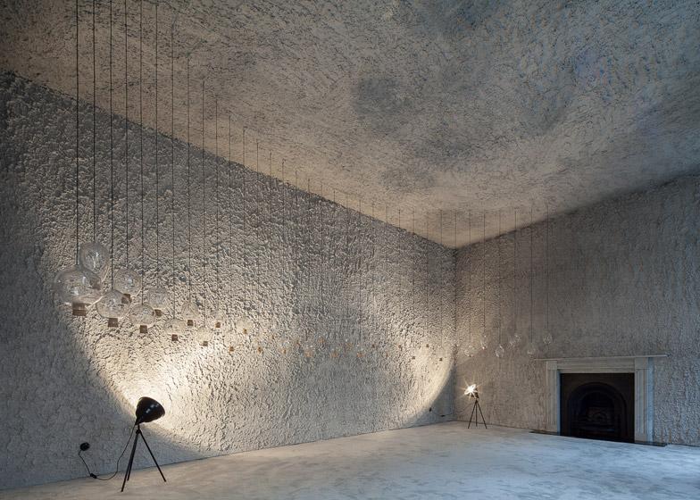 Texture #lighting perfumes this space is such an experience #AntoninoCardillo #design <a href="/Dezeen/">Dezeen</a> tinyurl.com/kgx2m99