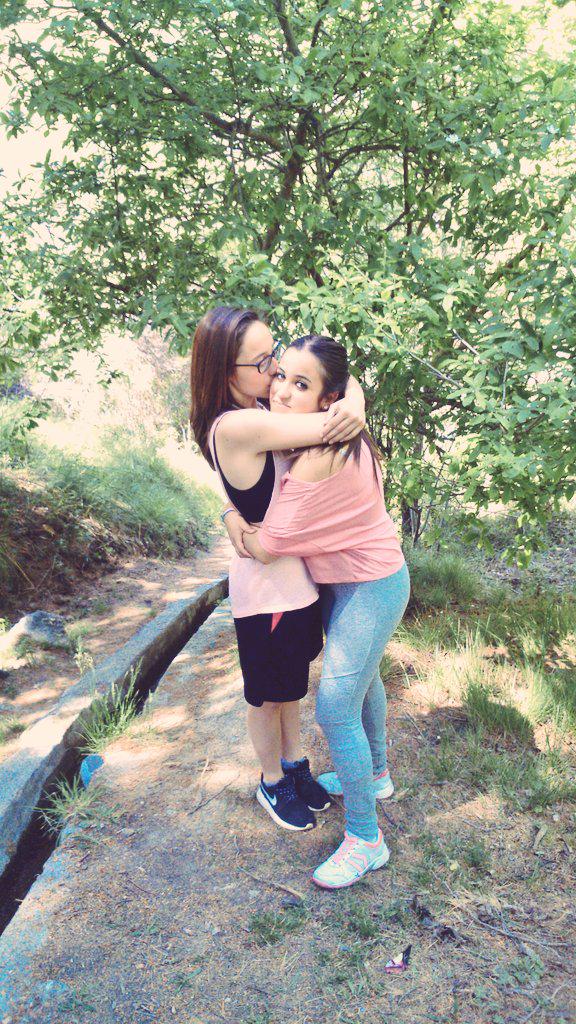 MaryMora22299's tweet photo. Que lo que quiero yo a mi pobre diabla, no lo sabe nadie! 🙈💕 #SmpJuntas 💕 http://t.co/XsUuZzGZV6