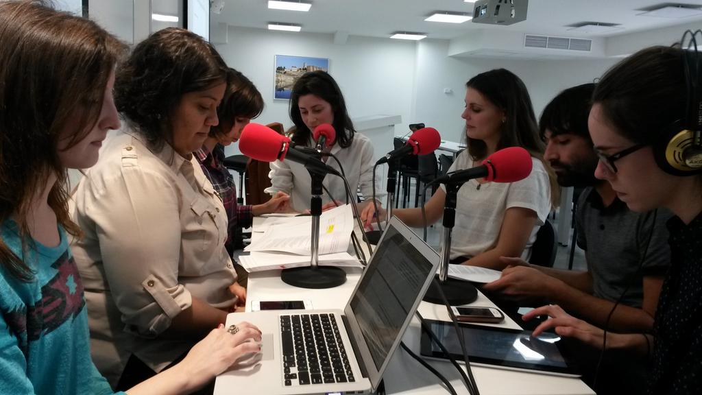 elmarcapaginas's tweet photo. ¡Grabamos #LaPildoraCultural de @culturemad_ @MGC_UC3M #MG12ed! Cine, música y libros con @lauradfalcao @aran_ibanez. http://t.co/xgWRWwcT5J