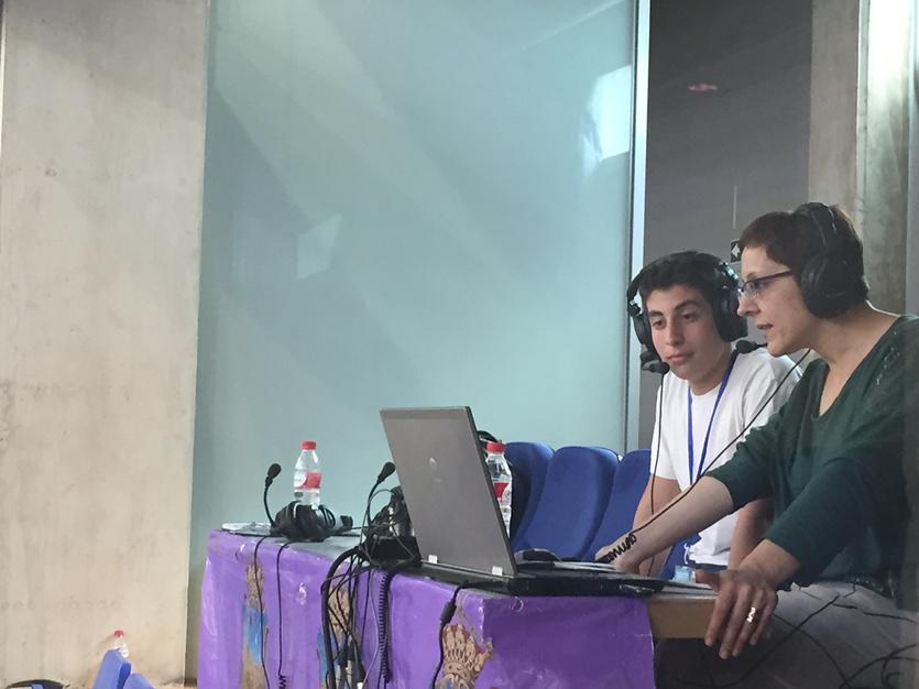 VirginiaVidalM's tweet photo. @MrPatous88 del #IESGregorioPrieto y @mayjoacevedo en #elpasacalles hablando de #creabandasonora http://t.co/CrxyGpo7hg