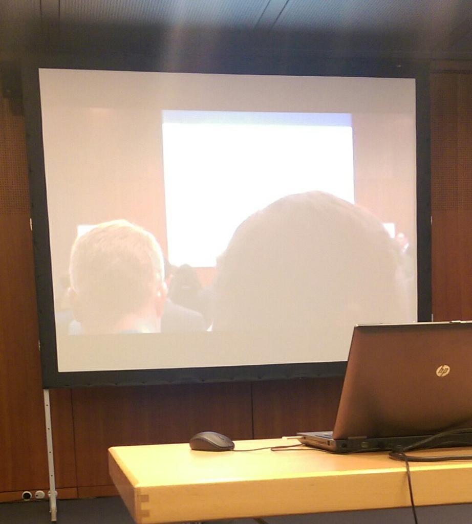 zwodreivierzwo's tweet image. PLZ remove the head frome the live stream #germanaccelerator