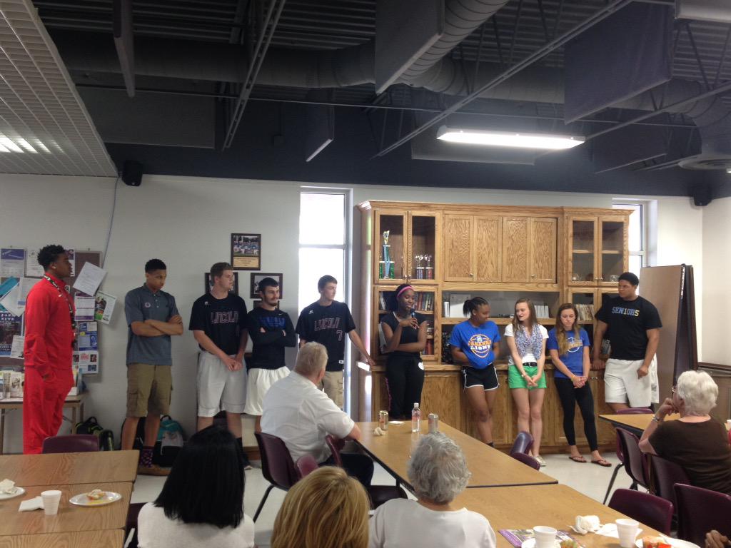 GahannaJeffersn's tweet photo. Athletes visiting @GahannaParksRec SC incl. @GAHANNALINCOLNB @GahannaBaseball @GLHSMensLax @GLHS_TF @gahannafootball http://t.co/TFdRyIzhWb