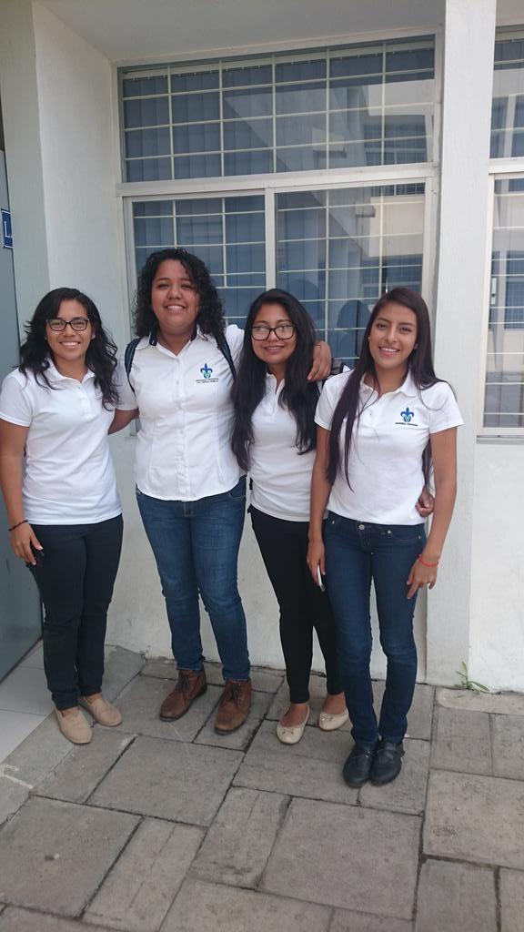 Arabehh's tweet photo. #uv #bffis @hanniaherrera18 @VeroDukop @CeciliaLupita23 😘💙💖💞💘 http://t.co/RvtxriirYT