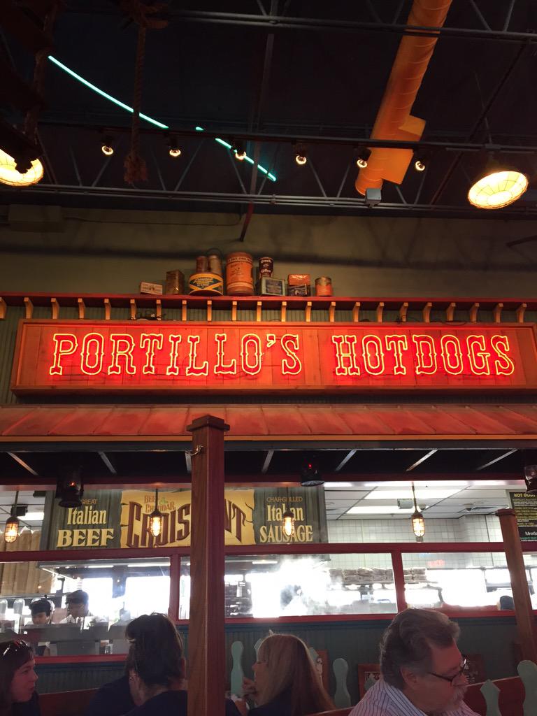 erinschoch's tweet photo. It has been 7 months since I've been to the love of my life #toolong #outofstatestudent @portilloshotdog http://t.co/I64v55J7w6