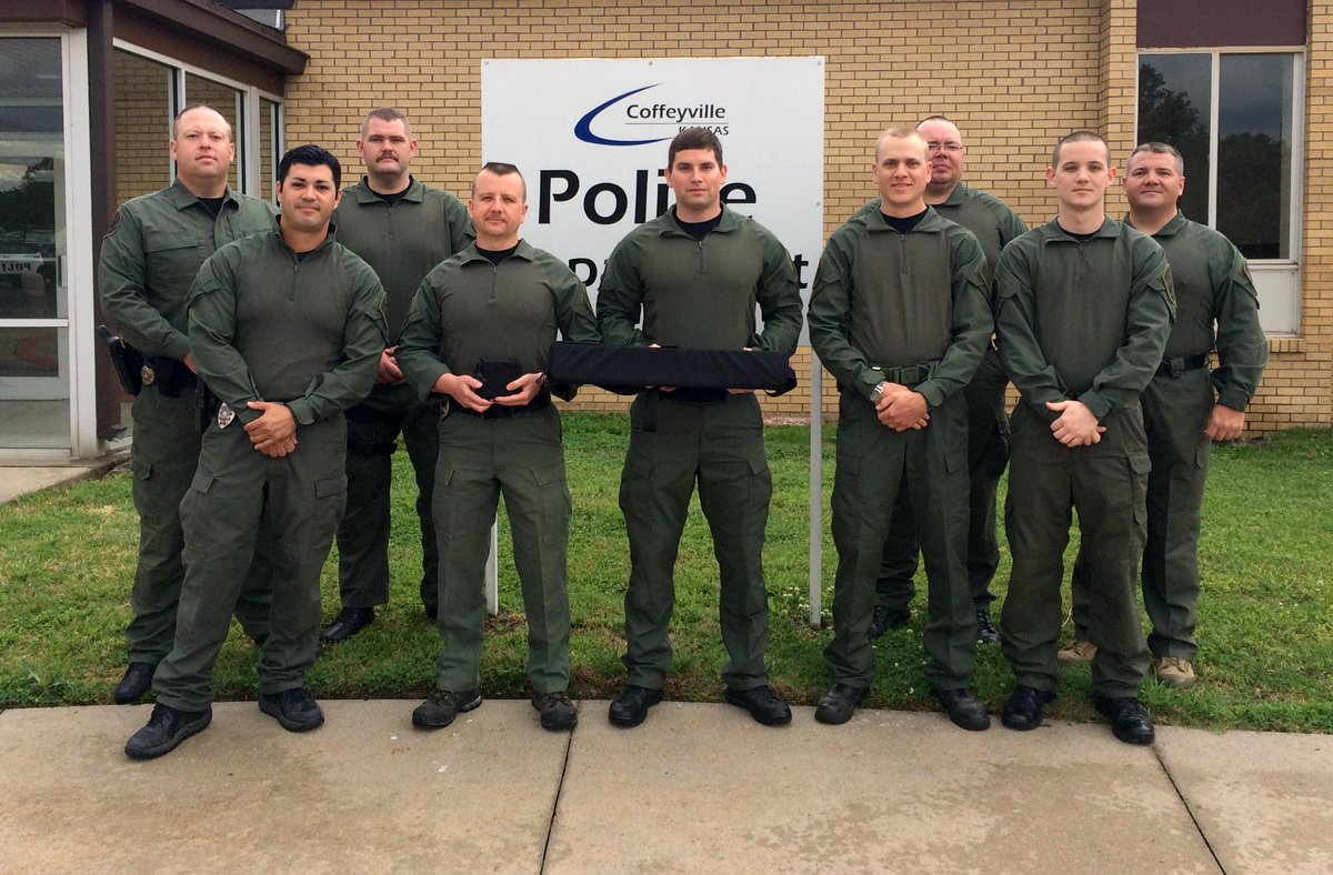 TE_99's tweet photo. Dropped by Coffeyville PD today to present them with their free #LongPoleCamera and Monitor! http://t.co/x8eXEw5Doj http://t.co/pzGhJYPqHR