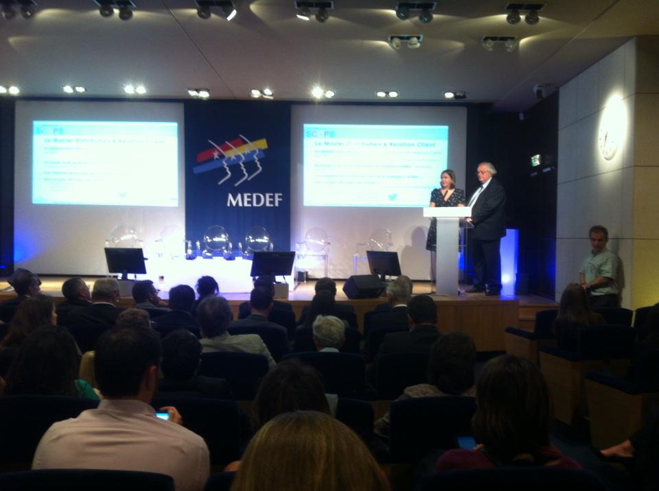 marionhurbin's tweet photo. @neoshoplaval nominé aux trophées #scops2015 dans la catégorie concept innovant de commerce #startups :) http://t.co/lwD4e3QHc7