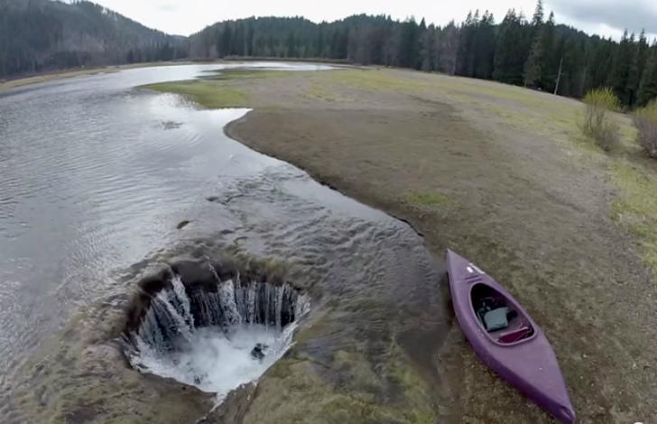 VIDEO Mistero del buco nel lago "Lost Lake" in Oregon