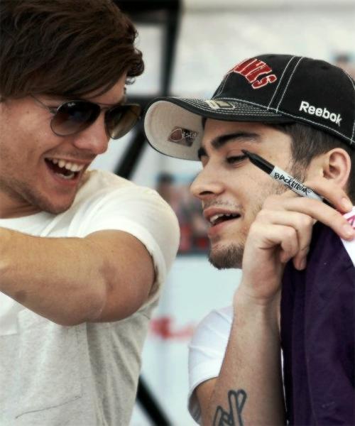 SPANISH1DVOICE's tweet image. Crying 😭 #RIPZouis #TOMLINSONSLAYSAGAIN