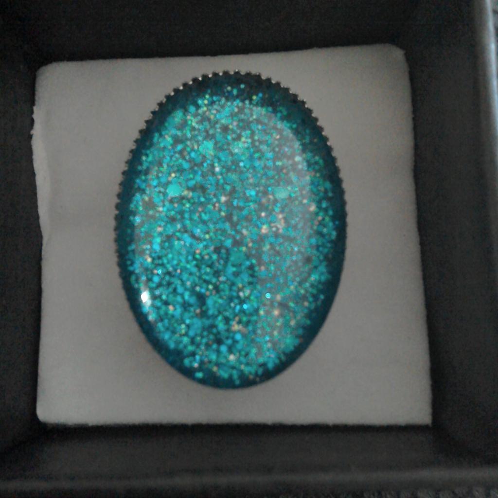 CreatedbyKay's tweet photo. #large #oval #bespoke #ring #madewithlove &amp; #lecente #Tiffany #glitter http://t.co/cbis6vHxKP