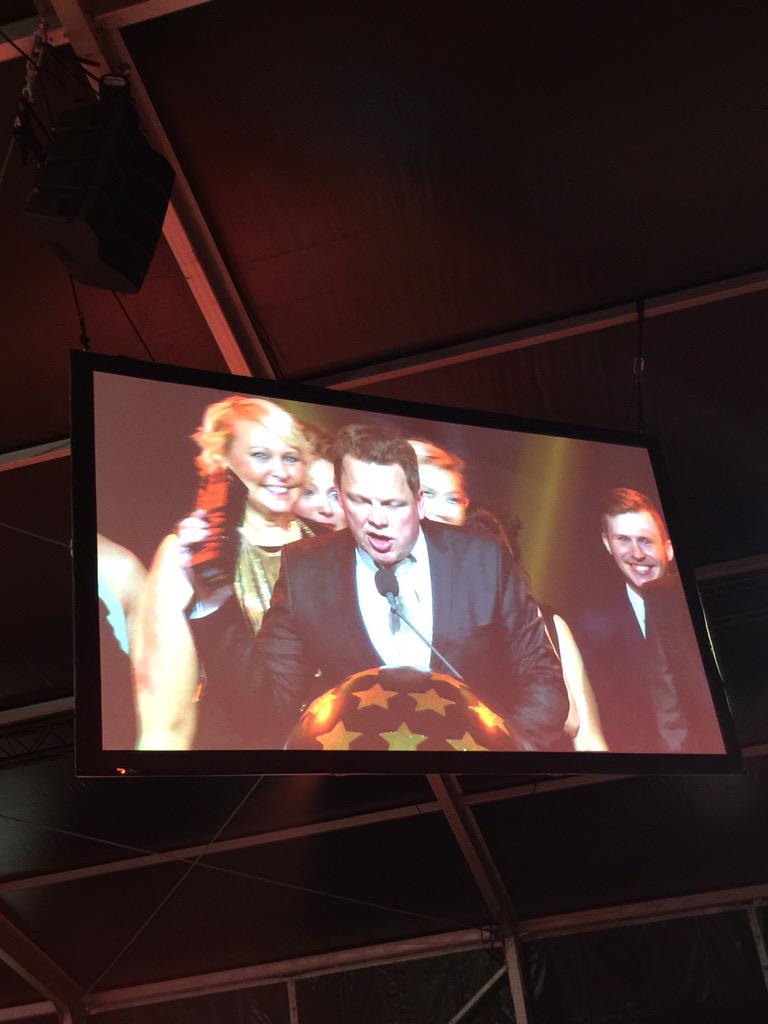 RadioSuomipop's tweet photo. #nelonenmedia voitti #radiogaala2015 gaalassa Vuoden myyntitiimi - Valtakunnallinen kategorian #nmradiot #radiogaala http://t.co/LPI7qIjujg