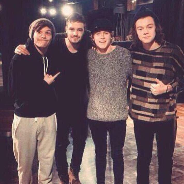 fangirlprobIem's tweet photo. Ringrazio infinitamente Harry, Louis, Liam e Niall che nonostante tutto sono rimasti per noi
#TOMLINSONSLAYAGAIN http://t.co/WV8ZyKlQnc