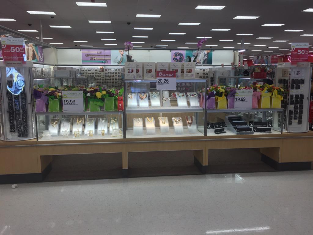 The #yard is ready for Mother's Day 🎯🎯🎯🌺🌷💐  !!!! <a href="/bretthumbert/">Brett Humbert</a> <a href="/chelsluhu/">Chelsea Newbould</a> <a href="/timcachat/">Tim Cachat</a> @cat10jill <a href="/Jas762/">Jasmin</a> #target#2228