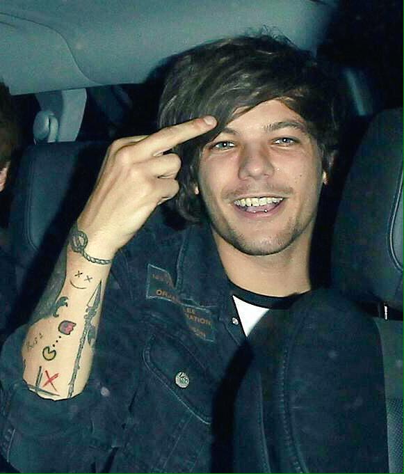 louxndhaz's tweet photo. "A normal 22 year old life"

#TOMLINSONSLAYSAGAIN http://t.co/qDjpqFeexN