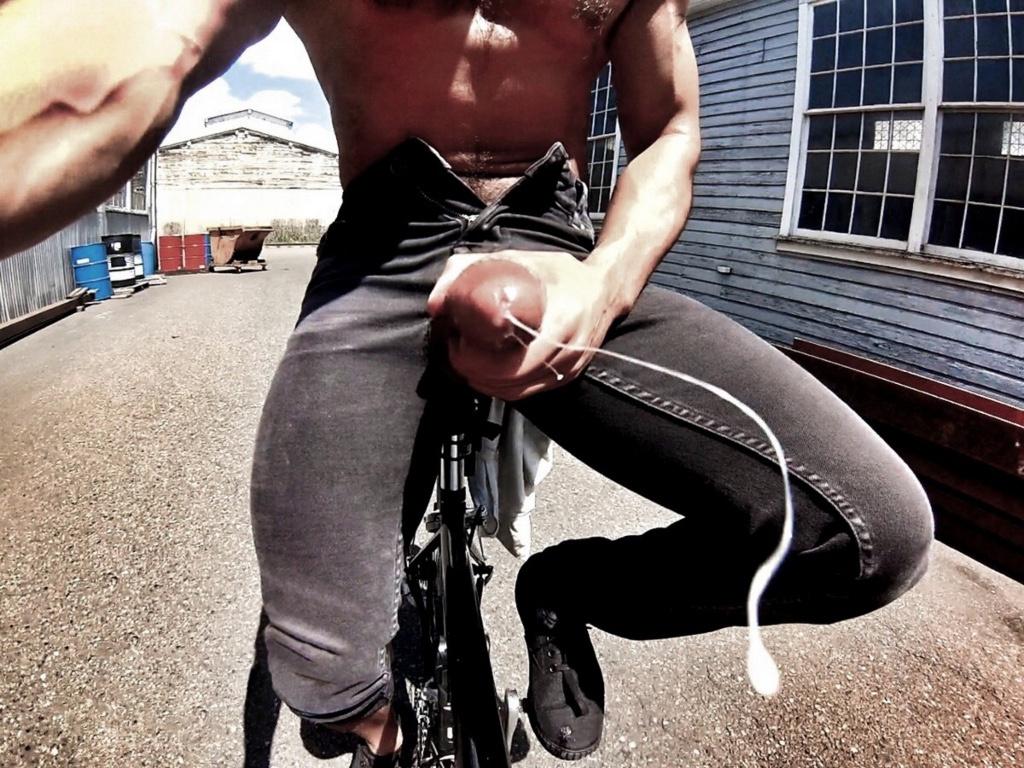 David65090994's tweet photo. Here Cum's My Husband Jerk Offing In Public On His Bike Great Effort. WASTE OF CUM. IT SHOULD HAVE BEEN IN MY MOUTH! http://t.co/Af1ZTQrfJK