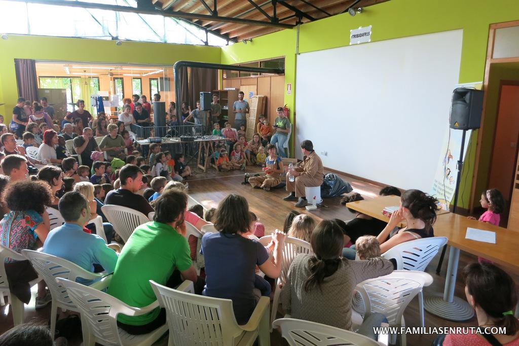 familiasenruta's tweet photo. Así vivimos la 3a Trobada de las Familias en Ruta 2015 #TrobadaFR15 http://t.co/ZHJNMfE4aj @noesunaescuela @Furgoteta http://t.co/QxF1yj5Q3l
